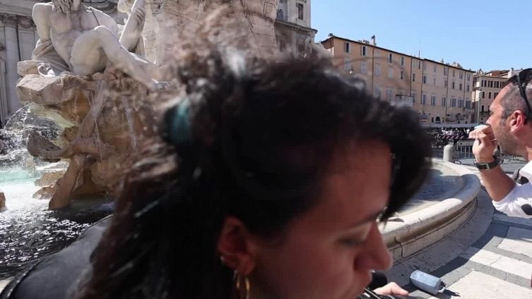 Ultima Generazione, liquido nero nella fontana di piazza Navona
