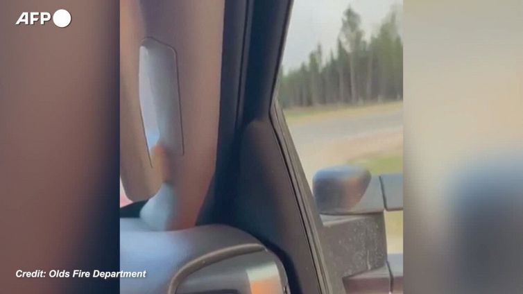 Canada, decine di incendi nelle foreste: evacuate 25mila persone