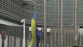 Giornata dell'Europa: issata la bandiera Ucraina davanti alla Commissione europea