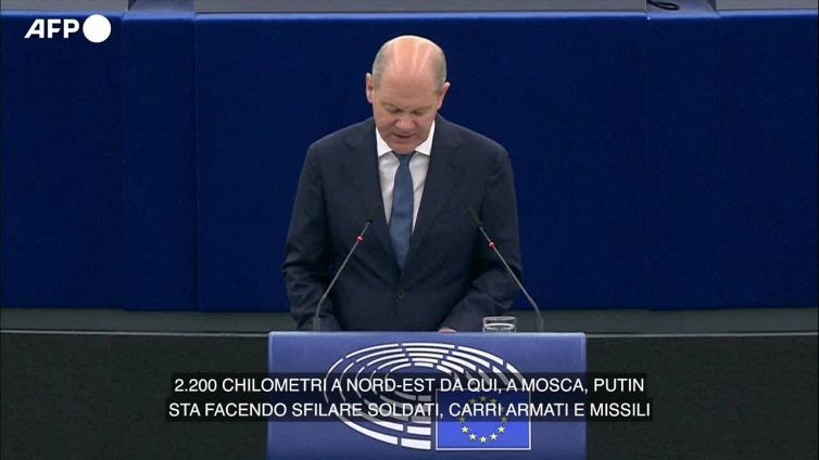 Scholz: "L'Europa non si lasci intimidire da Putin"