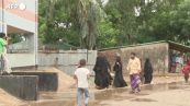 Bangladesh, si avvicina il ciclone Mocha: la gente si rifugia in una scuola a Teknaf