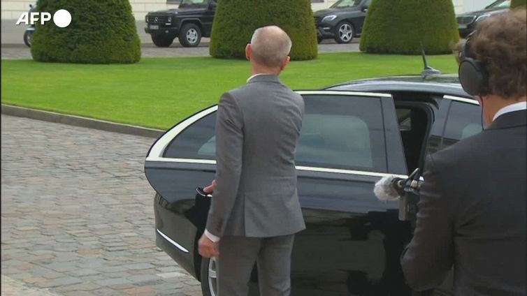 Zelensky in Germania, ricevuto dal presidente Steinmeier e dal cancelliere Scholz