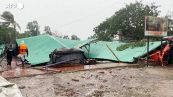 Ciclone Mocha, in Bangladesh tetti scoperchiati e alberi sradicati
