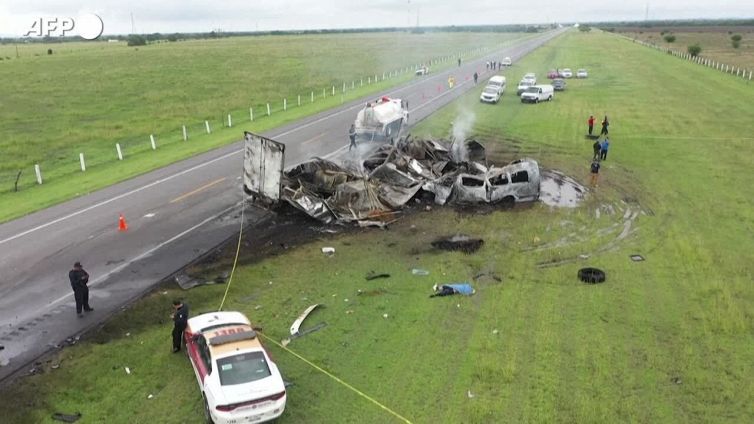 Messico, scontro tra un minibus e un tir in autostrada: almeno 13 morti