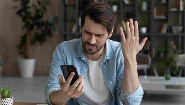 Allarme malware, smartphone a rischio: i trucchi per difenderlo