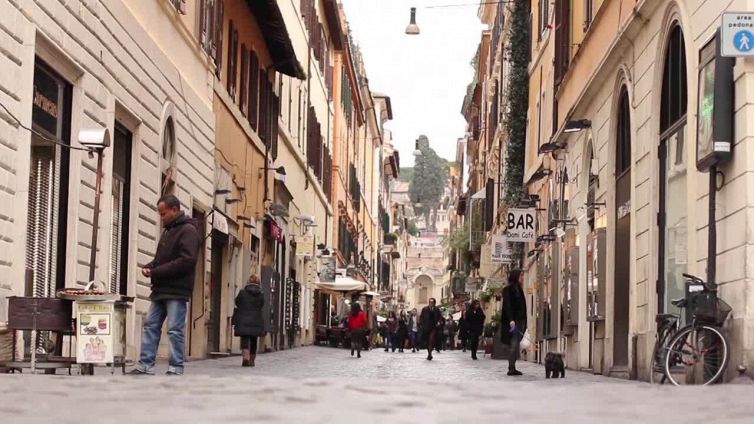 L'allarme di Confesercenti: chiudono due negozi ogni ora