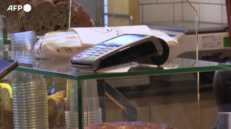 L'inflazione all'8,2%, ma frena il carrello della spesa