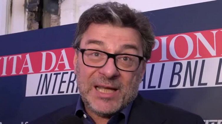 Calcio, Giorgetti: "Se la Juve ha falso in bilancio perché togliere punti? Sequestro lo stadio"