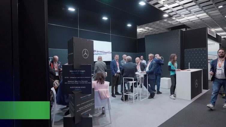 Mercedes-Benz punta al futuro e passa dall'Automotive Dealer Day