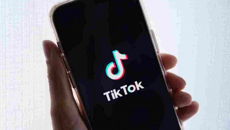 TikTok "ci spia" e diventa illegale: potrebbe sparire per sempre