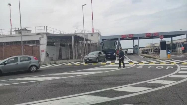 La Roma vola in finale di Europa League, il rientro della squadra a Fiumicino