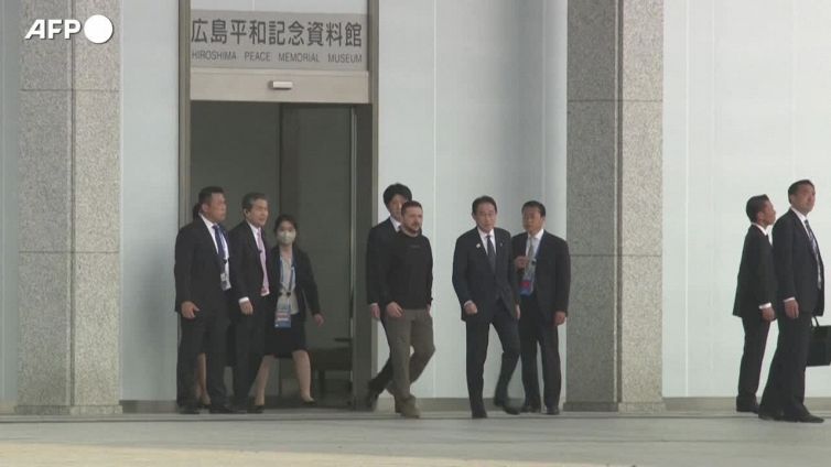 Zelensky con Kishida al memoriale della pace di Hiroshima