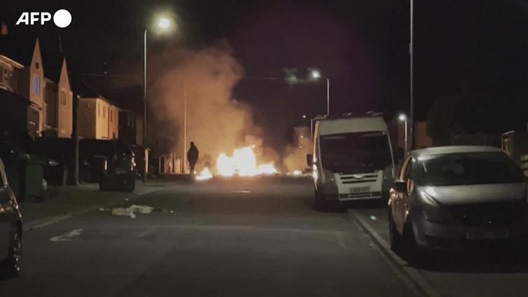 Cardiff, disordini dopo la morte di due ragazzi in un incidente: 12 agenti contusi