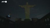 Cristo Redentore di Rio de Janeiro al buio in solidarieta' col calciatore Vinicius