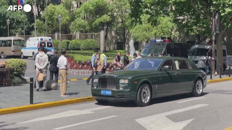 Il premier russo in Cina, Xi conferma il sostegno