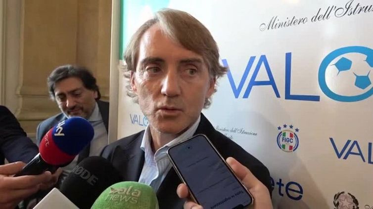 Razzismo, Mancini: "Ai miei tempi non succedeva, isolare certi personaggi"