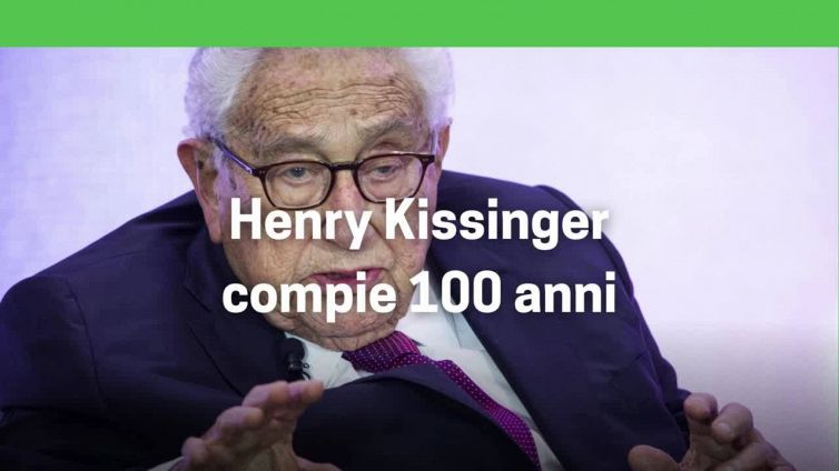 Henry Kissinger compie 100 anni