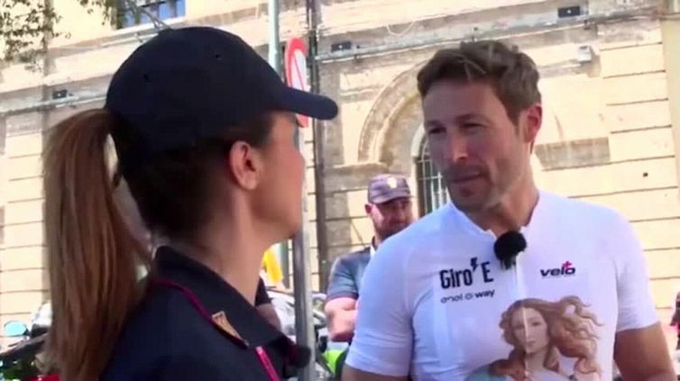 Giro d'Italia, Massimiliano Ossini e la sicurezza stradale sulla bici elettrica