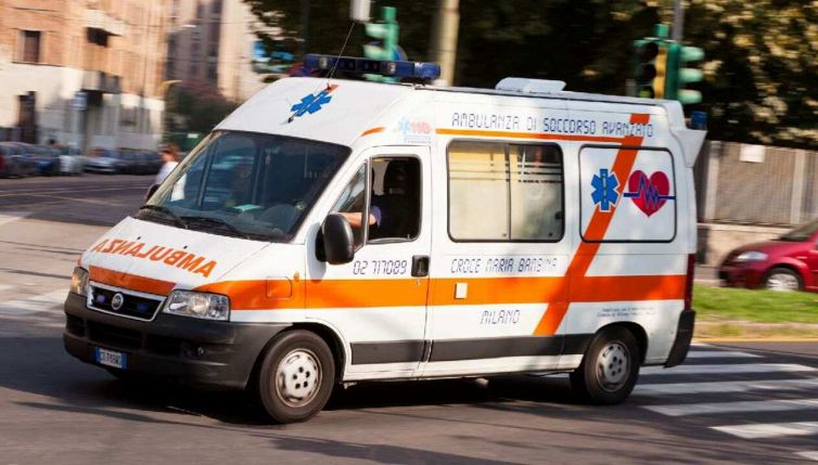 Genitori no vax negano il tampone al figlio malato: indagati per tentato omicidio