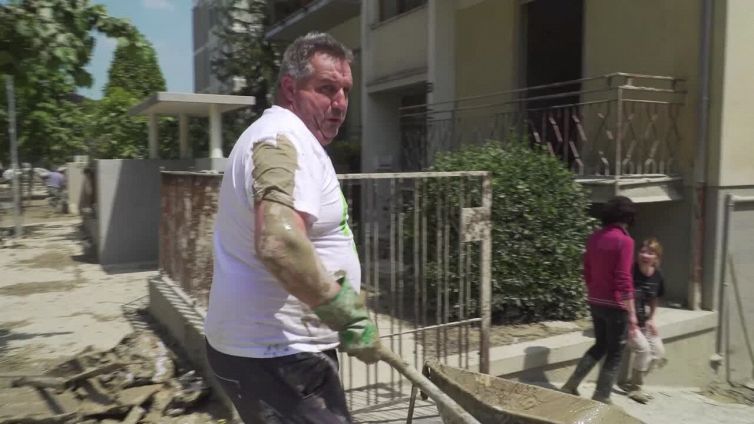 Maltempo in Romagna, 160 agricoltori del Consorzio Melinda operano come volontari