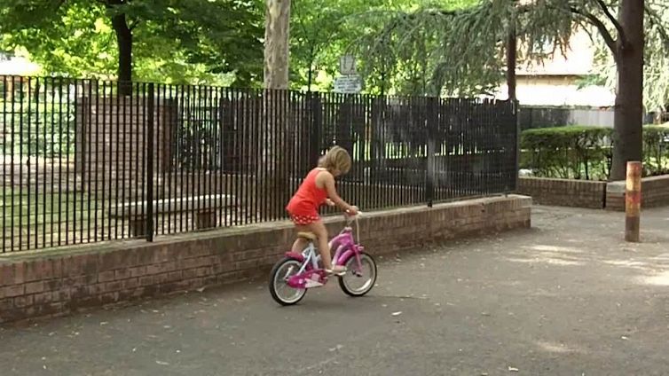 I bimbi abusati invecchiano prima, violenza altera Dna