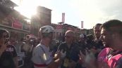 Giro d'Italia, Cavendish vince in volata e abbraccia compagni e avversari