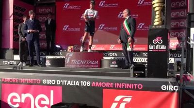 Giro d'Italia, la premiazione di tappa: la festa di Cavendish