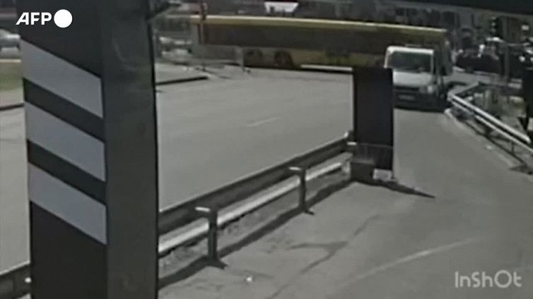 Ucraina, frammento di missile cade in una strada trafficata di Kiev
