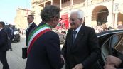 Mattarella a Faenza, firma una copia della Costituzione