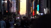 A New York la gente in strada per ammirare il "Manhattanhenge"