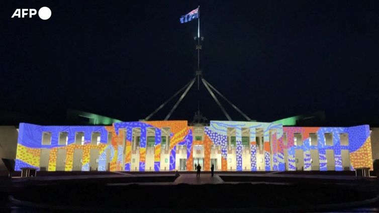 Australia, il Parlamento si illumina con motivi dell'arte indigena