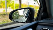 Troppi punti ciechi in auto: cosa fare per evitare incidenti
