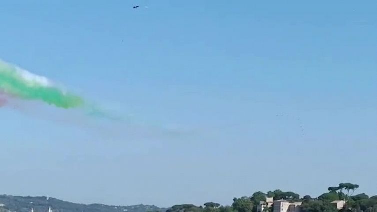 2 giugno, il passaggio delle Frecce Tricolori per la Festa della Repubblica