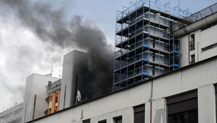 Incendio in un palazzo di Colli Aniene a Roma: morto un uomo