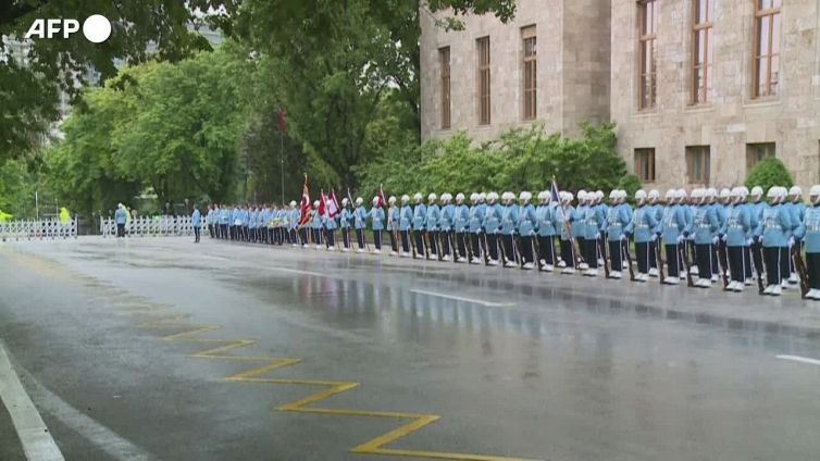 Turchia, Erdogan arriva in parlamento per il giuramento da presidente