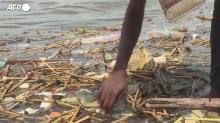 Costa d'Avorio, ad Abidjan iniziativa per combattere l'inquinamento da plastica