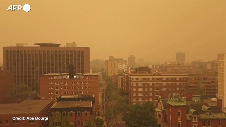 Incendi in Canada, il cielo su Ottawa diventa arancione