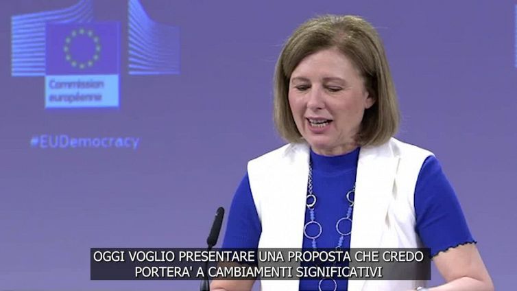 Trasparenza, Jourova: "Norme comuni per la condotta etica interistituzionale per tutti i politici e funzionari Ue"