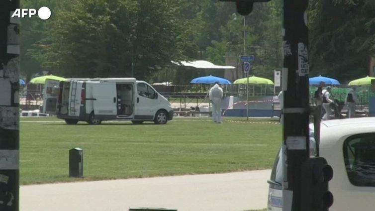 Orrore al parco di Annecy, attacca bimbi con un coltello