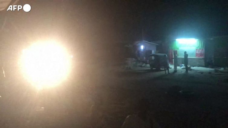 Attacco islamista contro un hotel di Mogadiscio, sei morti e dieci feriti