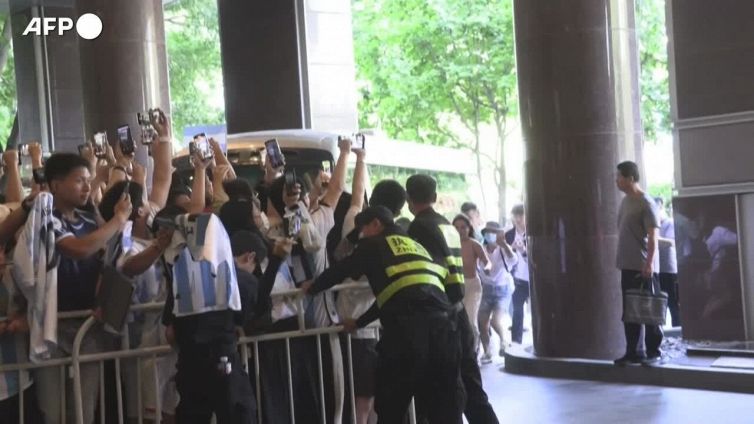 Pechino, accoglienza da star per Messi in tour con l'Argentina