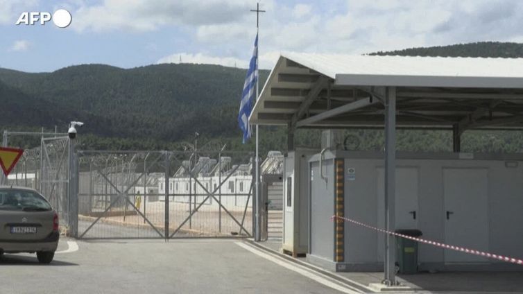 Naufragio migranti Grecia, i sopravvissuti arrivano in centro di accoglienza