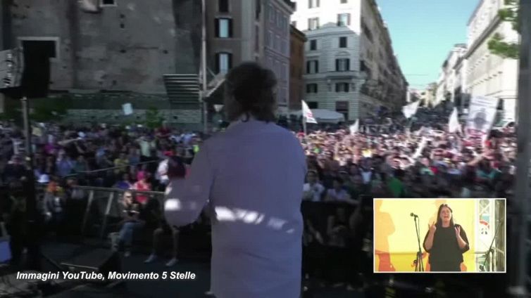 M5s in piazza. Show di Grillo, "ora brigate di cittadinanza"