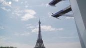 Parigi, tuffi estremi accanto alla Torre Eiffel