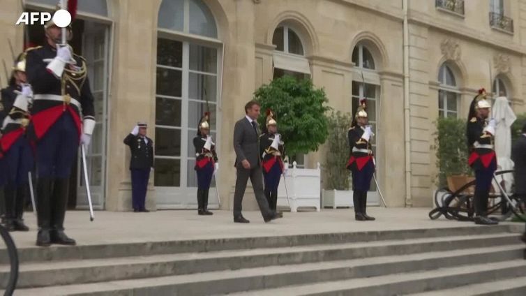 Il disgelo tra Meloni e Macron, "ora collaboriamo"