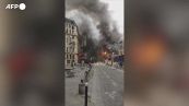 Esplosione a Parigi, persone sotto le macerie del palazzo