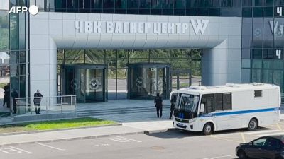 Russia, la polizia presidia l'ingresso degli uffici della Wagner a San Pietroburgo
