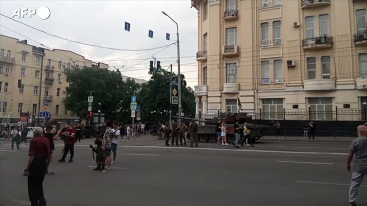 Russia, i mercenari ribelli di Wagner pattugliano le strade di Rostov