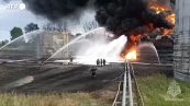 Russia, serbatoio di carburante in fiamme a Voronezh durante l'ammutinamento di Wagner