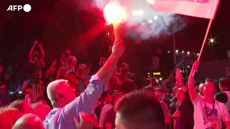 Grecia, festeggiamenti per le strade di Atene per il trionfo elettorale di Mitsotakis